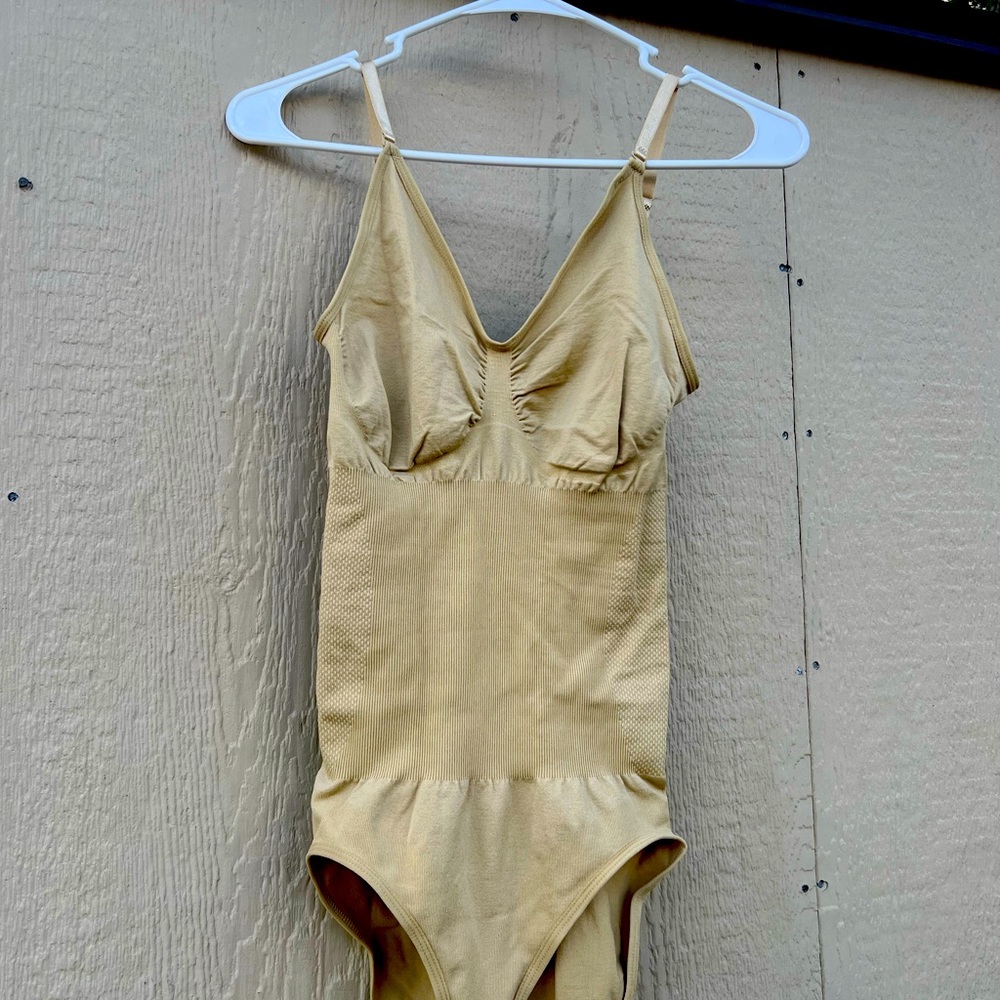 M/L Shapewear NW out Tags